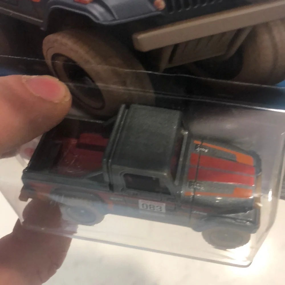 Jeep Scrambler Silver - Picture 3 of 8